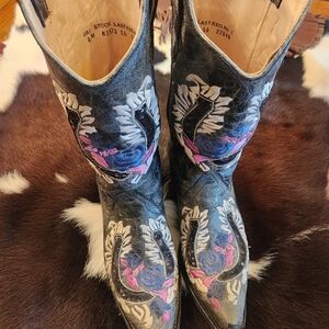 Floral Embroidered Western Boots